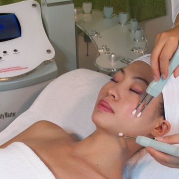 Điện di ion vitamin C trị nám da, thâm, nhăn, làm giảm da nhờn