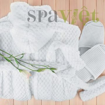 Yếu Tố Nào Cần Phải Xem Xét Khi Chọn Áo Choàng Và Dép Đi Trong Nhà Cho Khách Tại Spa